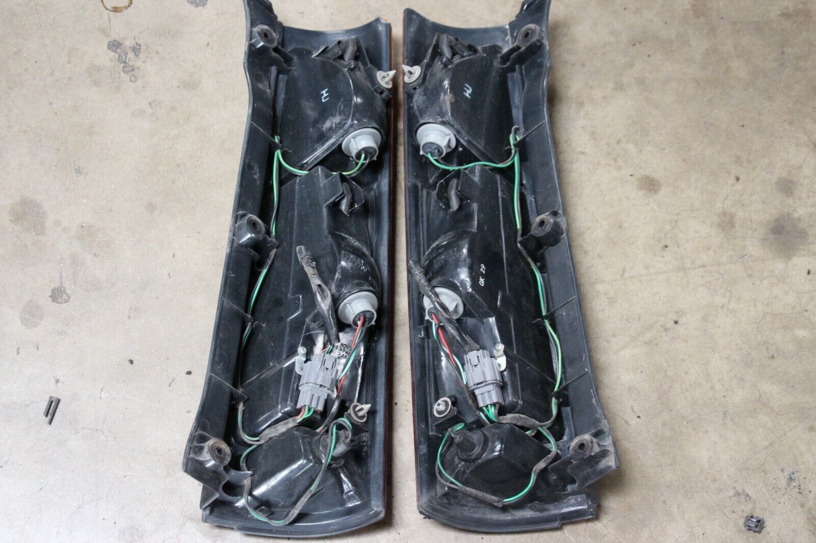JDM Honda CR-V 1997 - 1998 - 1999 - 2000 - 2001 OEM Taillights CRV - JDM Hotline