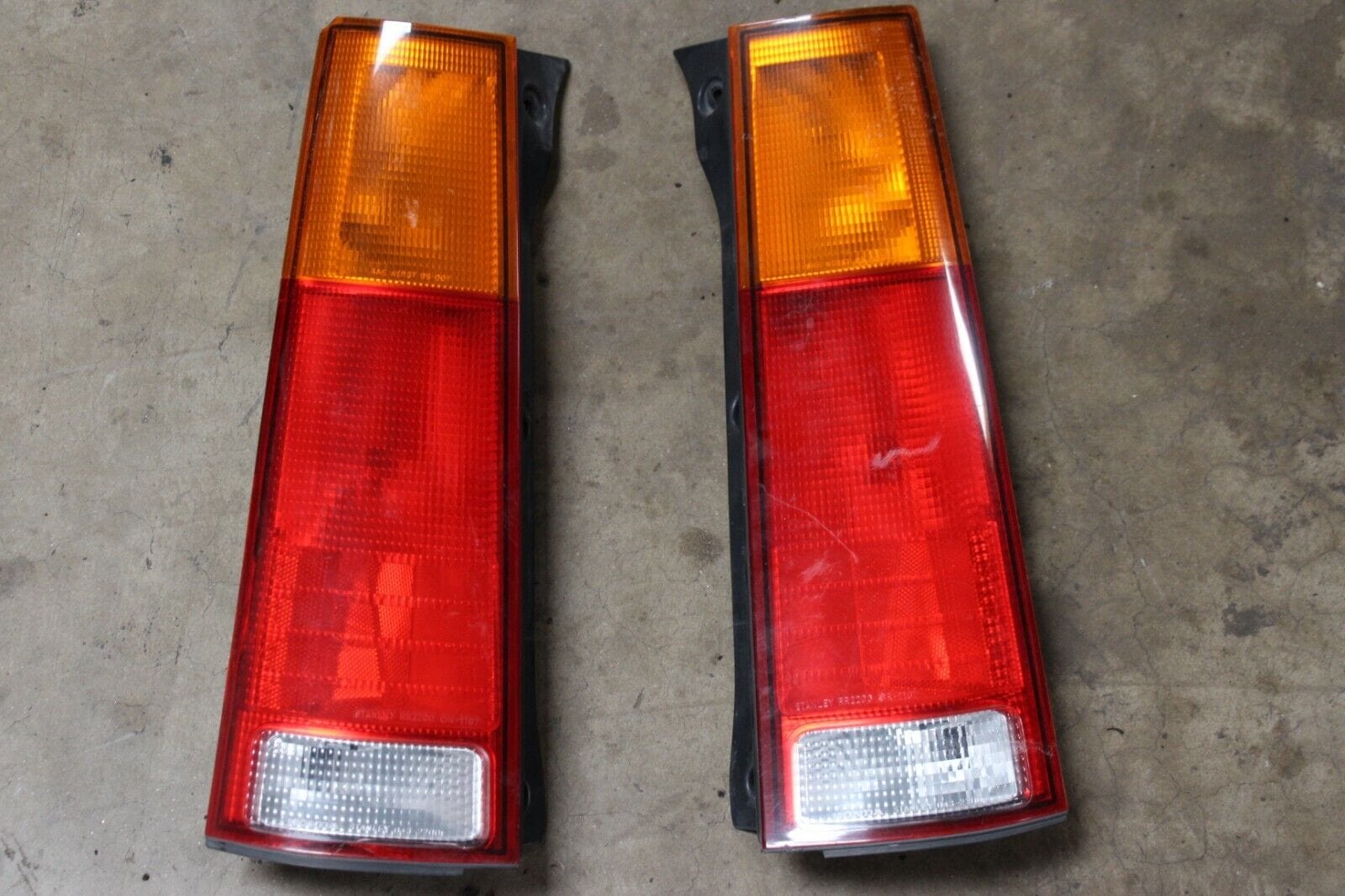 JDM Honda CR-V 1997 - 1998 - 1999 - 2000 - 2001 OEM Taillights CRV - JDM Hotline